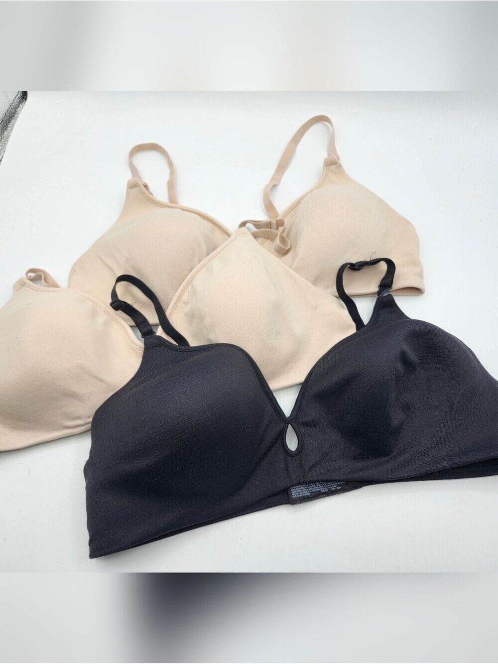 barely there Wireless Smooth Bras in Black and Nude Lot Of 3